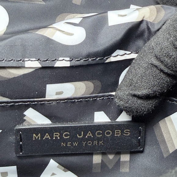 🌸Marc Jacobs Black and Gold Crossbody Bag 🌷 - Picture 8 of 13